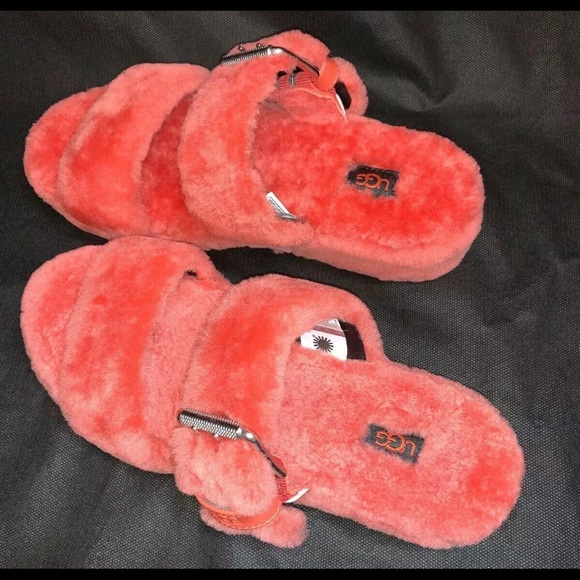 fuzzy uggs sandals